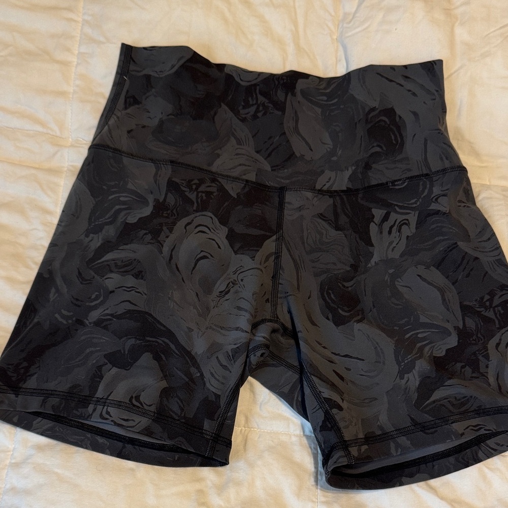 Lululemon Women's 8 bike Shorts